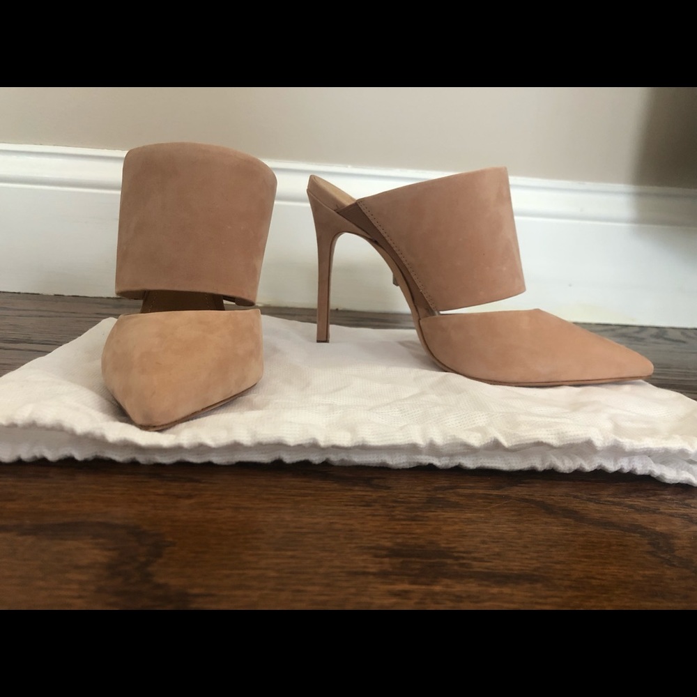 Schutz Quereda Nude Suede Pump